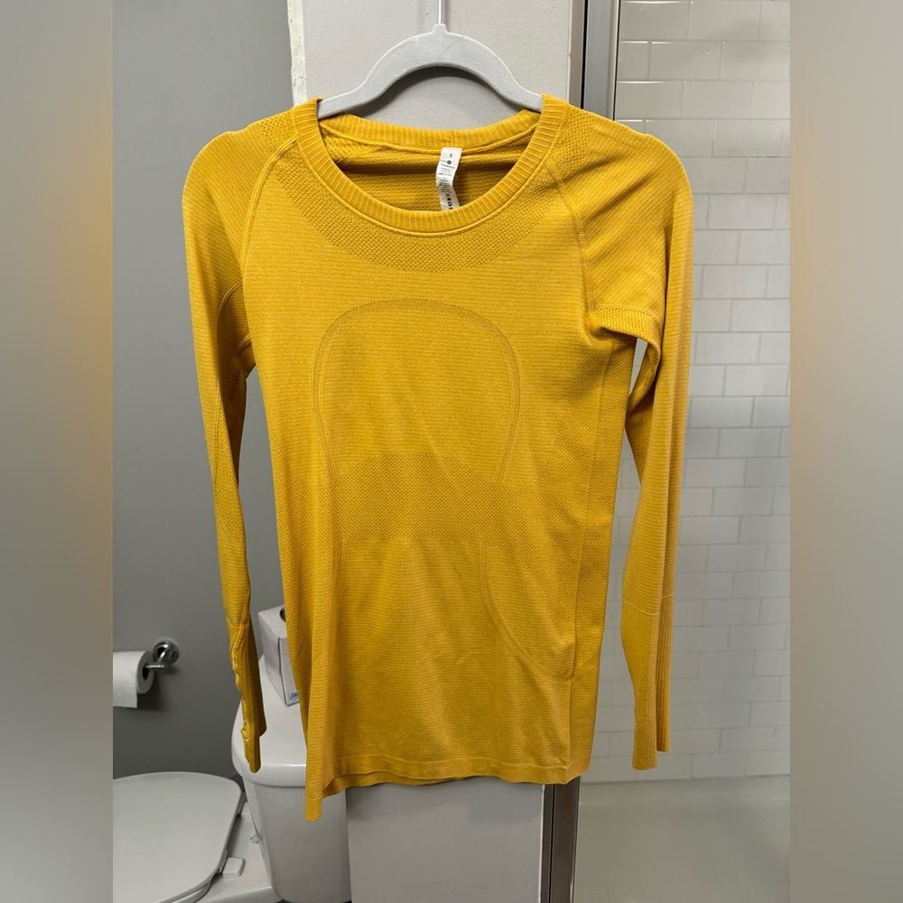 lululemon Women's Size 6 Swiftly Tech Long Sleeve Shirt